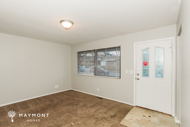 Building Photo - 867 Heatherstone Dr