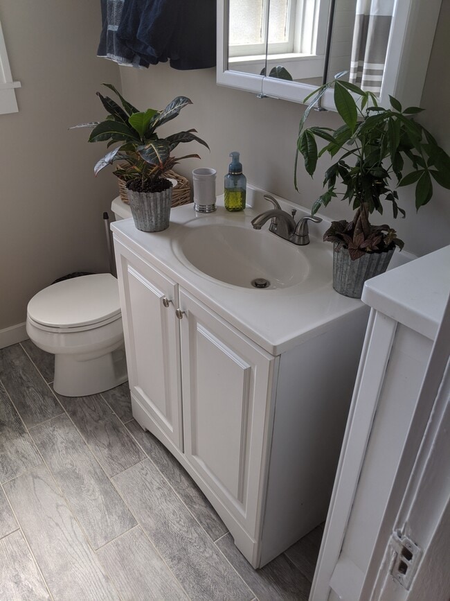 Bathroom Picture - 7772 Central Ave