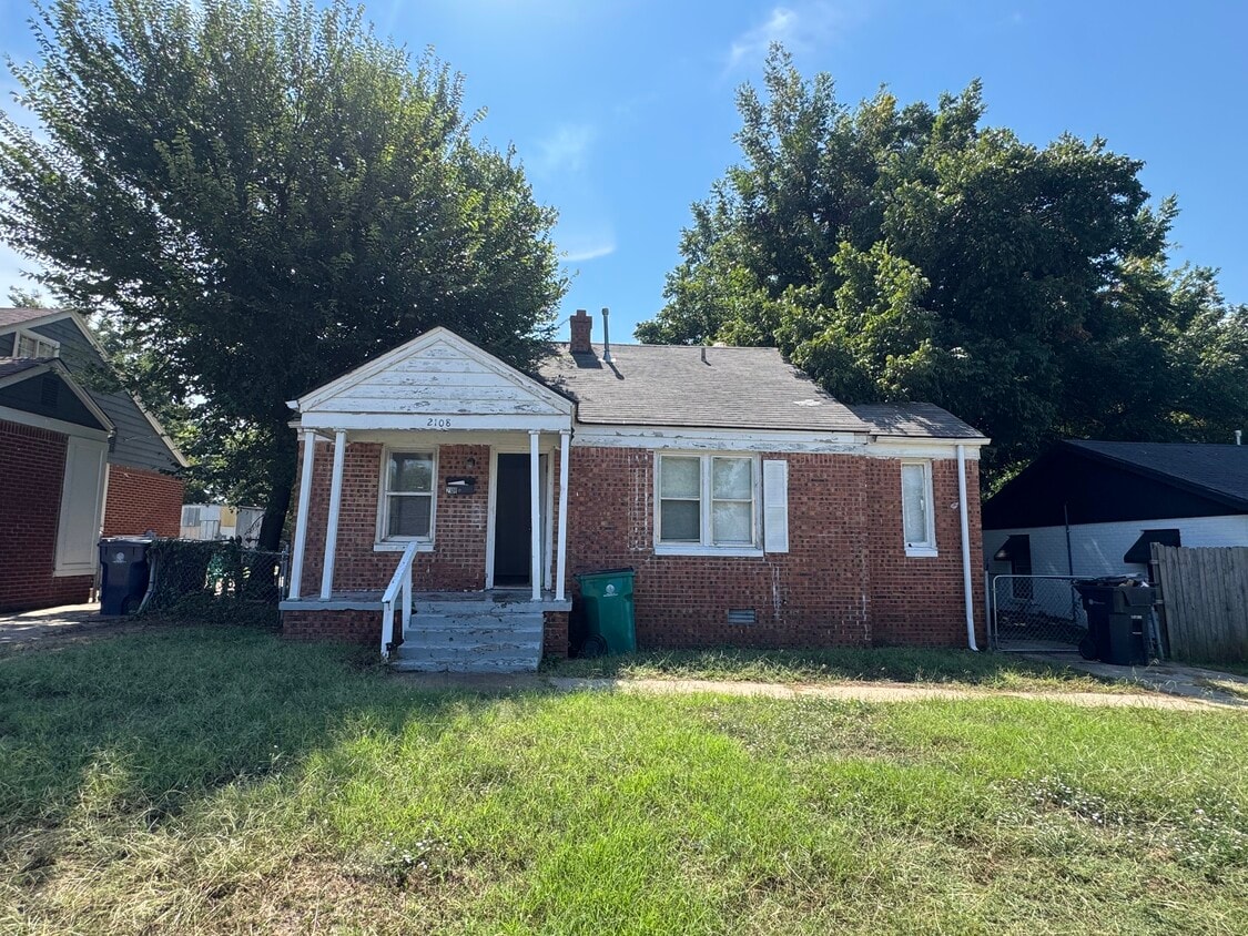 Primary Photo - 2108 NE 18th St