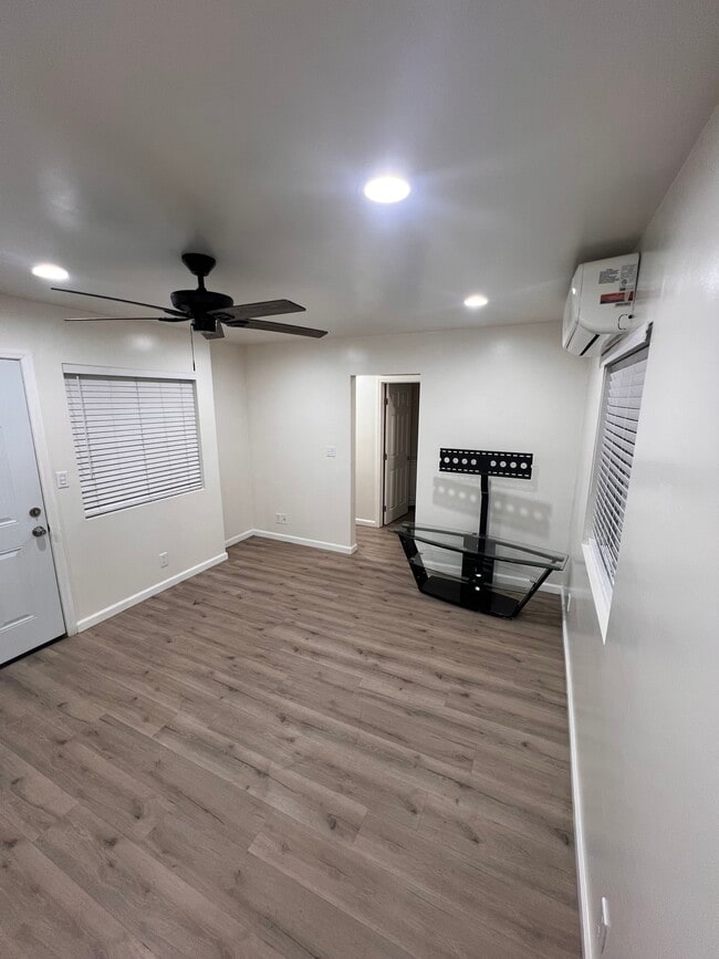 Sala de estar - 2019 E Banyan St