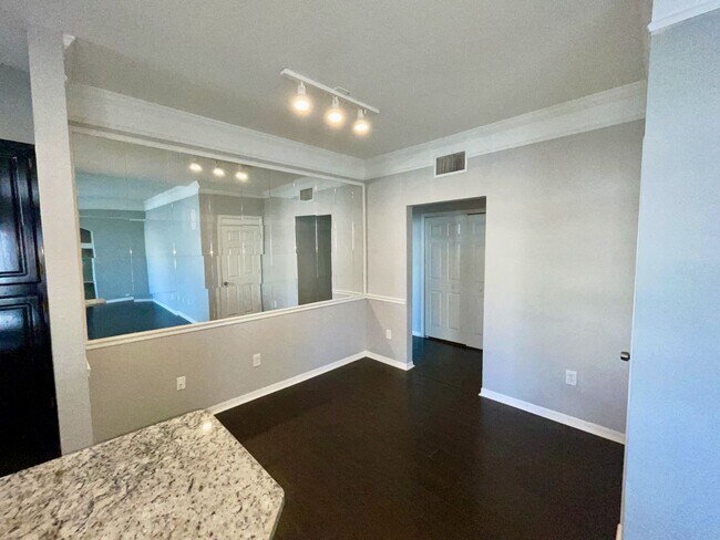 Building Photo - Hampton's West 1 Bed /1 Bath