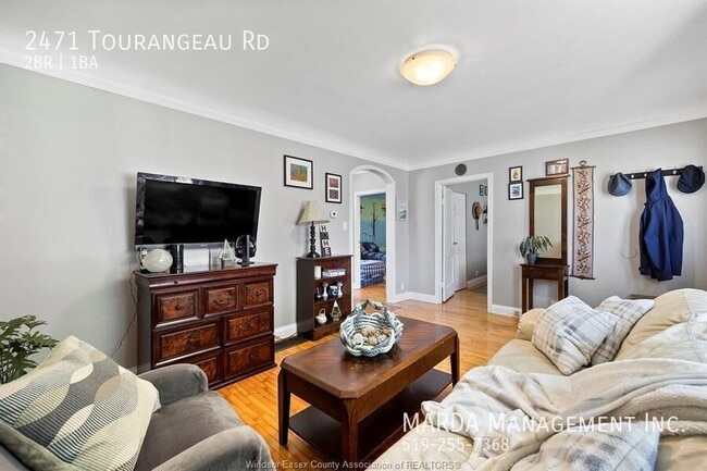 Building Photo - CHARMING 2 BED 1 BATH CENTRAL WINDSOR + HY...