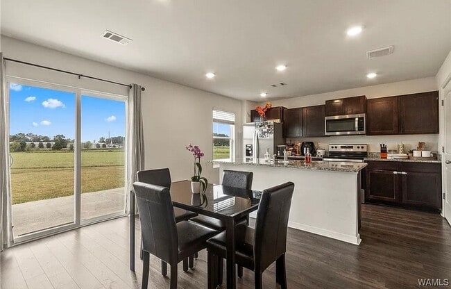 Building Photo - 3BR/2.5BA in Northport