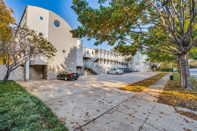 Building Photo - 4231 Travis St
