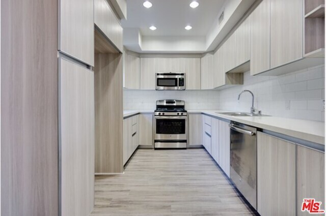 Primary Photo - 7260 Hawthorn Ave