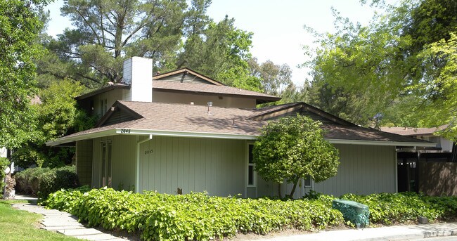 Building Photo - 2045 Camel Ln