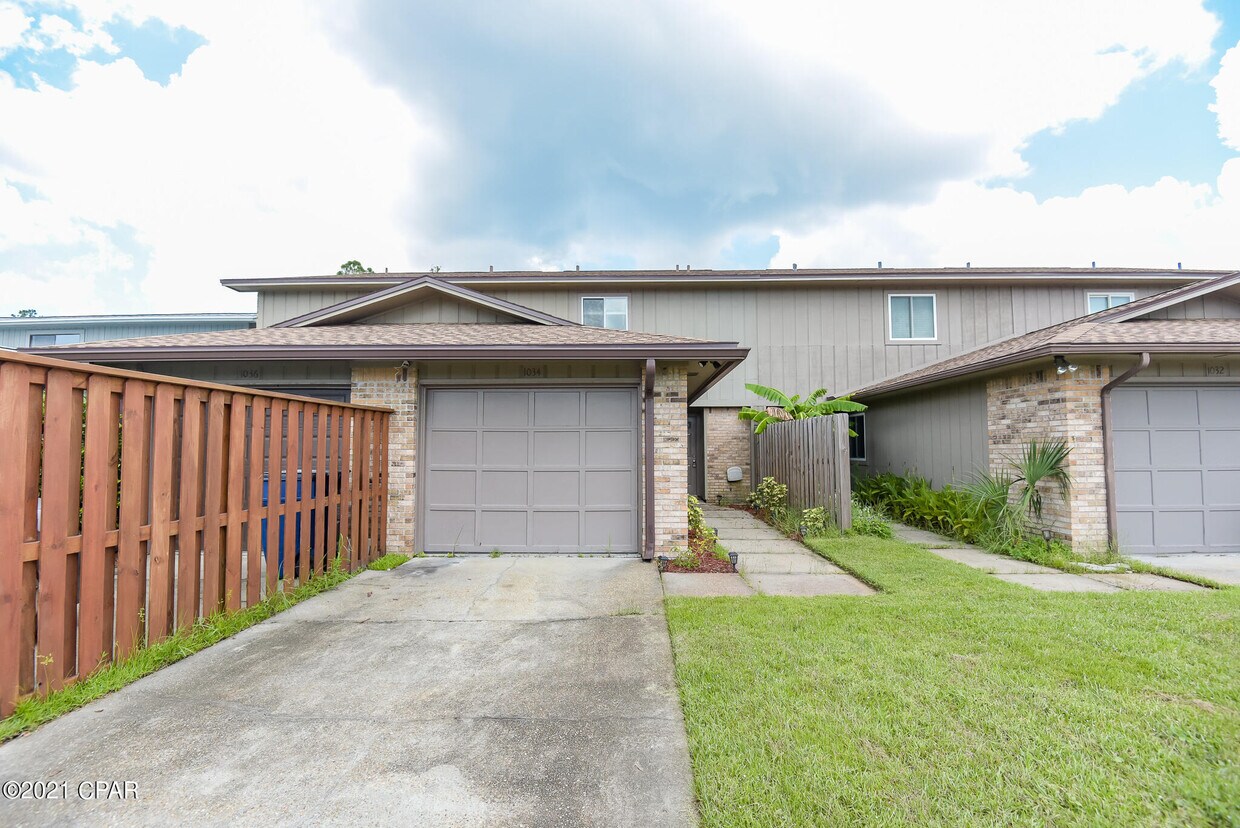 Primary Photo - 1034 11th Ct