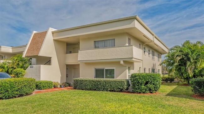 Building Photo - 7405 W Country Club Dr N