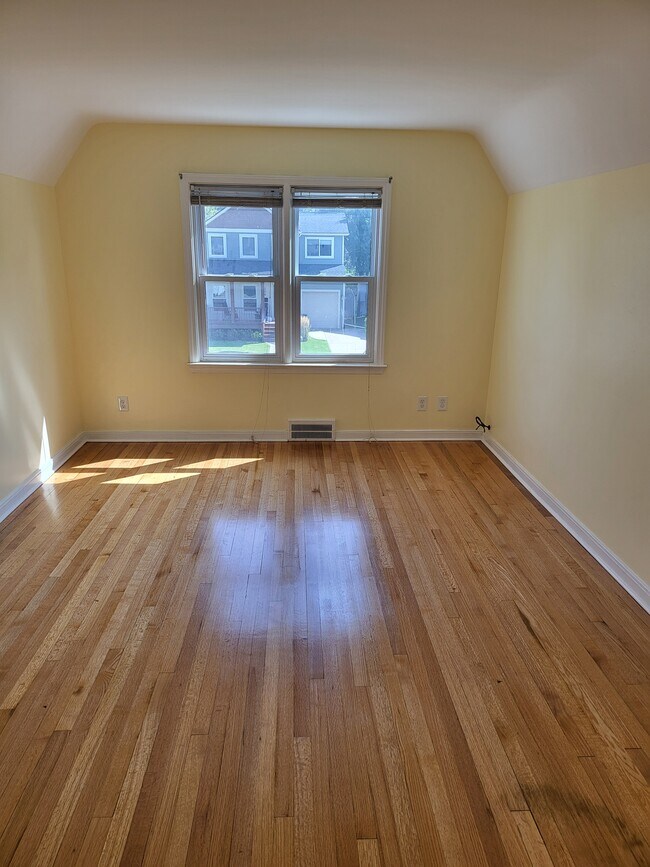 Building Photo - 235 Jewell St