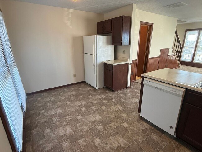 Building Photo - 2 Bedroom, 1.5 bath Townhouse at the beach