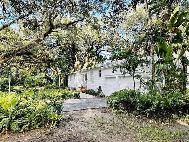 Foto del edificio - 400 NE 86th St