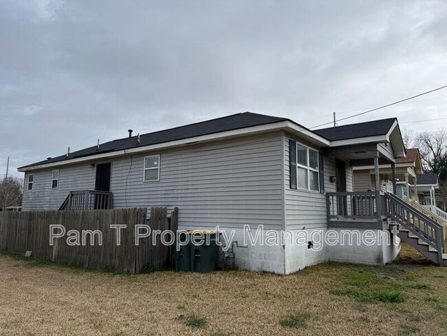 Building Photo - 768 Wolf St