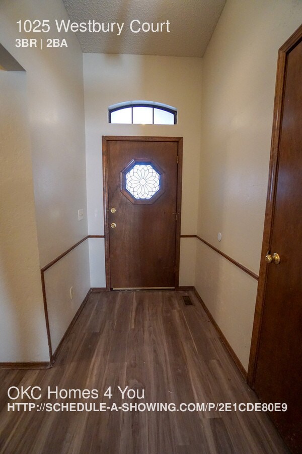 Building Photo - 1025 Westbury Ct