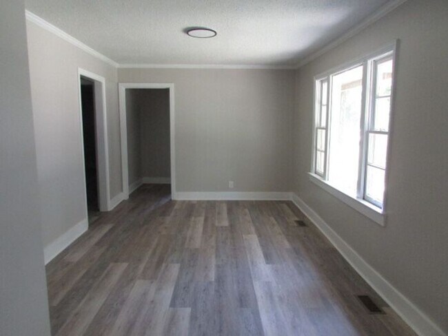 Foto del edificio - 5855 Cane Savannah Rd