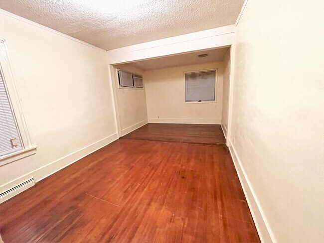 Foto del edificio - 216 W 12th Ave