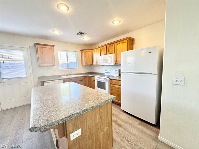 Building Photo - 1101 Red Butte St