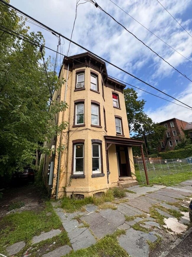 Building Photo - 106 Washington St
