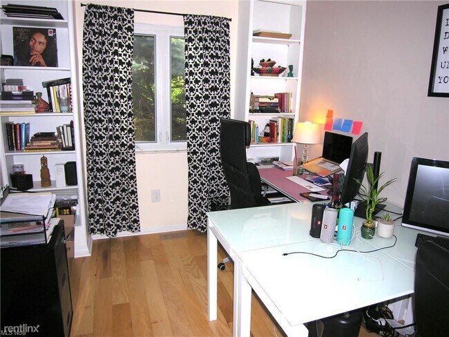Building Photo - 2 br, 2 bath Condo - 13419 Larchmere Sq