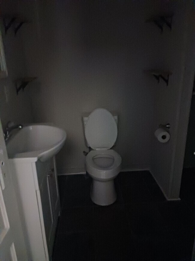 Foto del edificio - 323 Sortwell St