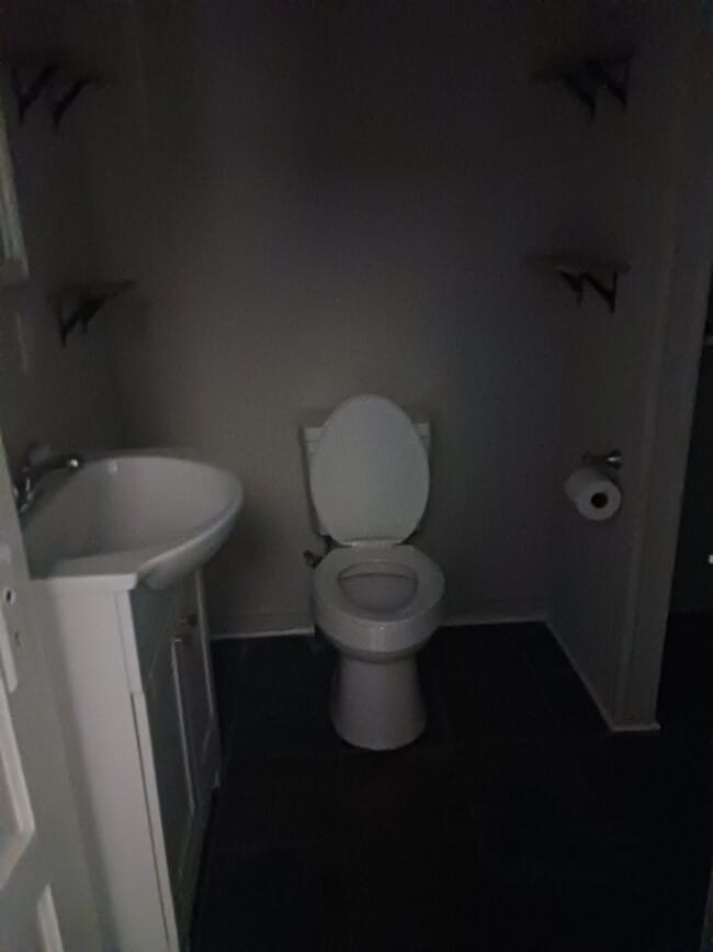 Building Photo - 323 Sortwell St