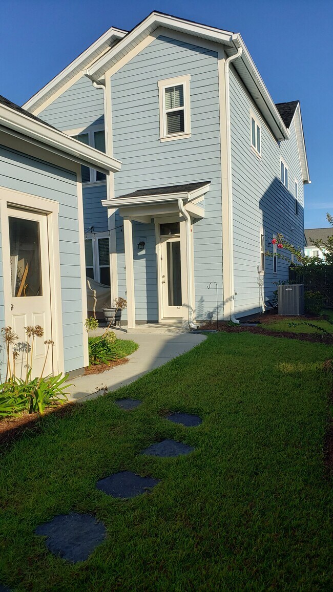Building Photo - 267 Great Lawn Dr