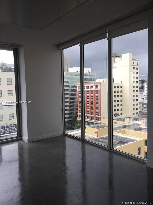 Foto del edificio - 151 SE 1st St