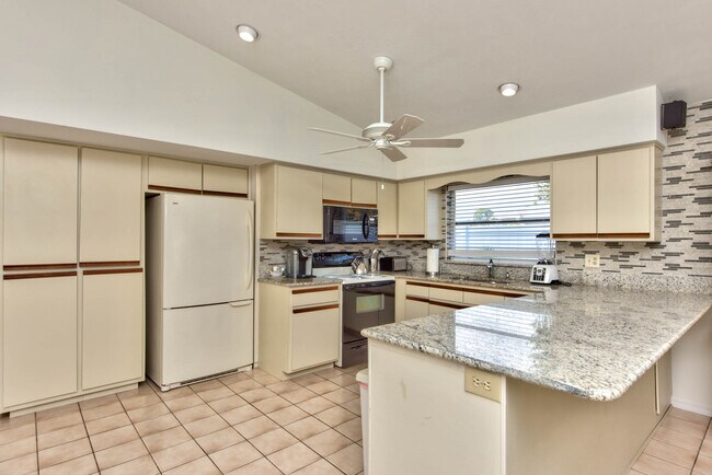 Foto del edificio - 627 94th Ave N