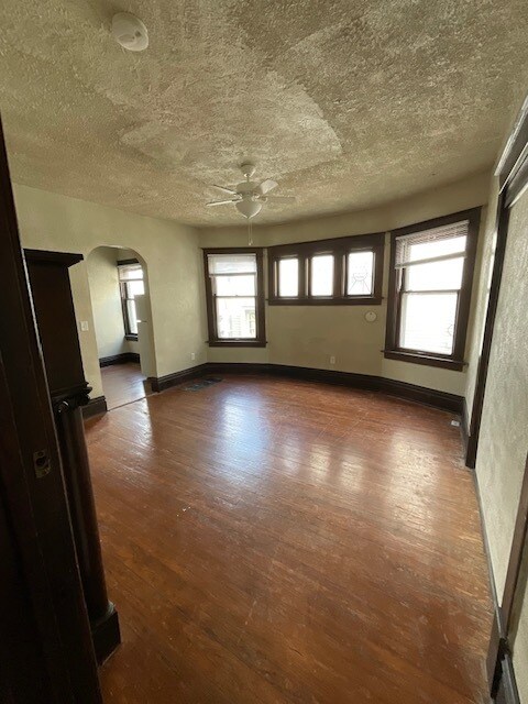 Sala de estar - 942 Bellevue Plz