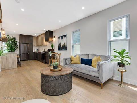 Building Photo - 2433 N Janssen Ave