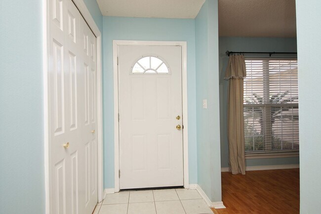 Building Photo - Great Location in Fort Walton Beach
