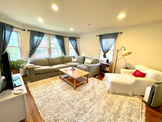 Foto del edificio - 9811 Hollow Glen Pl
