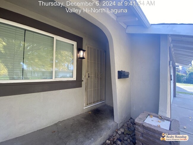 Building Photo - Single Story Home with Real Hardwood Floors