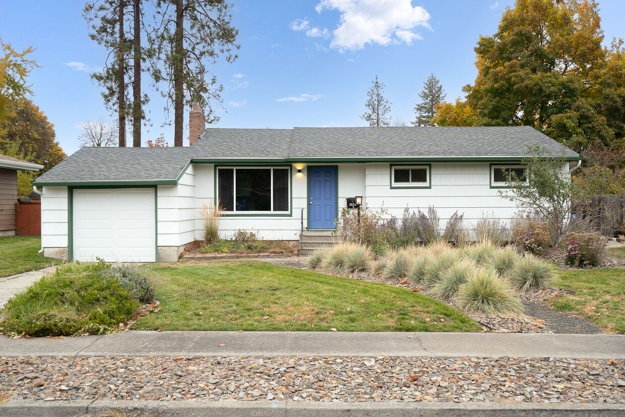 Foto principal - Charming 3-Bedroom Rancher Near Shadle Park