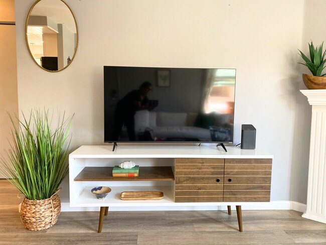 Foto del edificio - 220 Woodland Pkwy