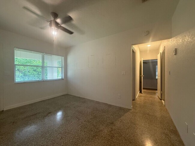 Foto del edificio - 620 NE 12th Ave