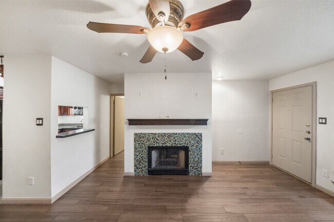 Foto del edificio - 1880 White Oak Dr