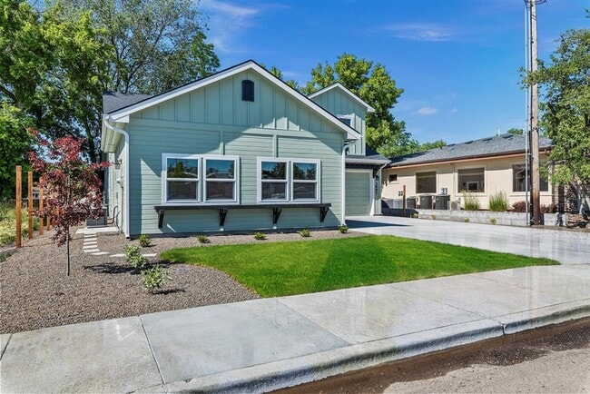 Building Photo - ? MOVE IN SPECIAL! ? $99.00 1st month rent...