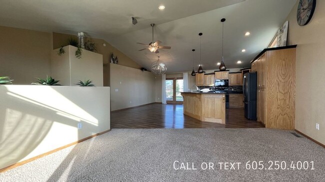 Building Photo - Stunning 4 Bed, 3.5 Bath Home!