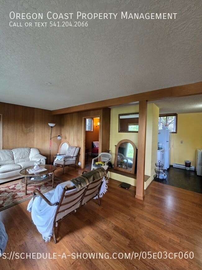Building Photo - 3532 NE Quay Ave