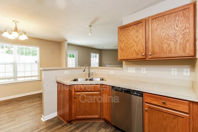 Foto del edificio - 4802 Chapel Ridge Dr