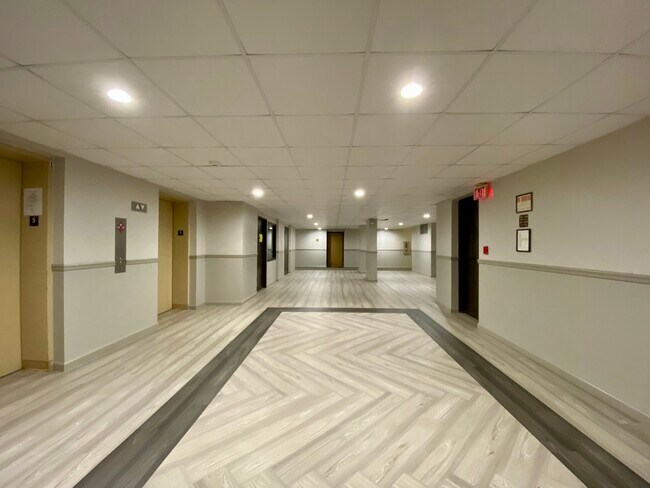 Foto del edificio - 10 N Wood Ave