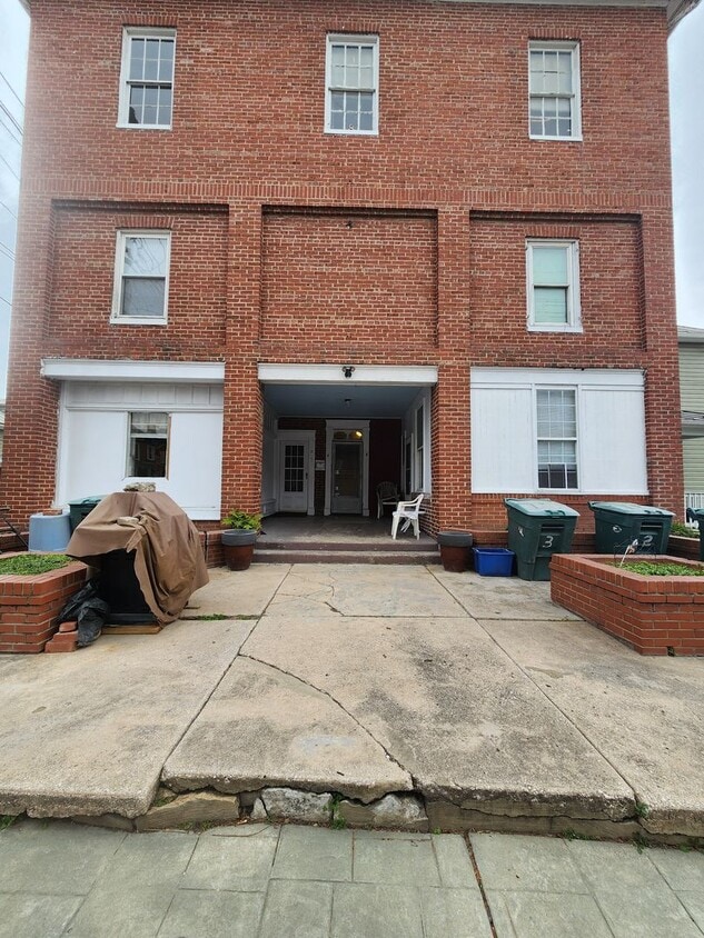 Foto principal - 1 E Elger St