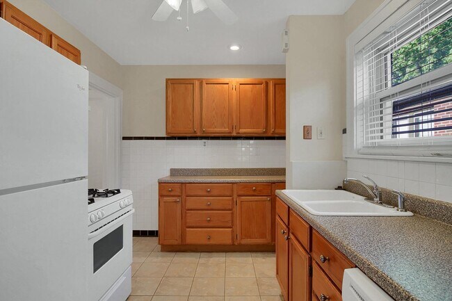 Foto del edificio - 7050 Amherst Ave