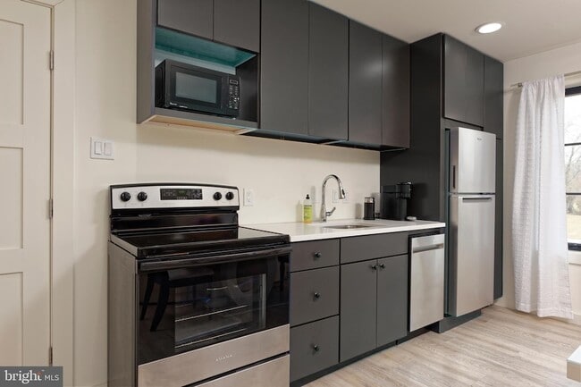 Building Photo - 23443 Dover Rd