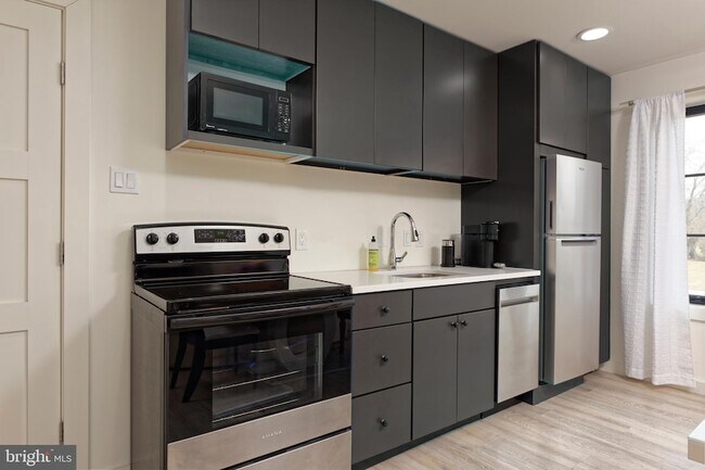 Photo - 23443 Dover Rd House