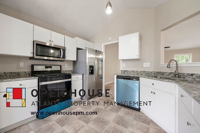 Building Photo - 6245 Glen Port Cir, Flowery Branch