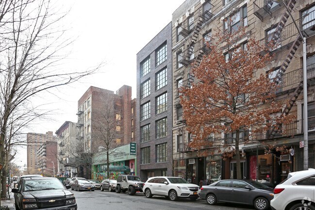 Building Photo - 536 E 13th St