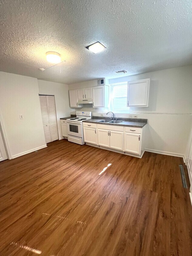 Foto principal - 6746 Nashville Ave