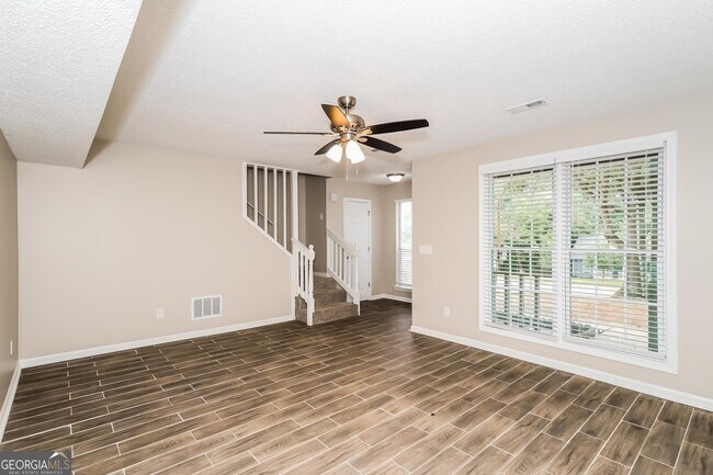 Building Photo - 510 Rosehill Dr