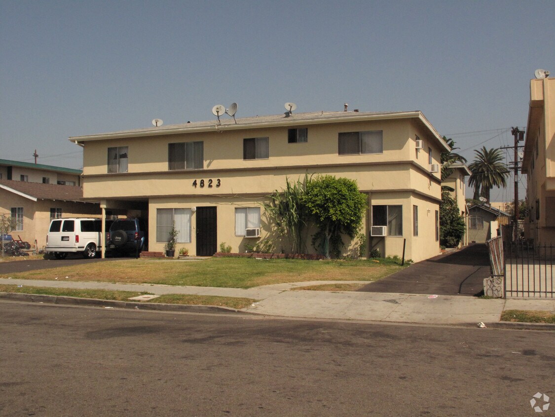 Foto principal - 4823 W 17th St